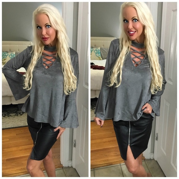 Amazing Faux suede cross cross choker top! LAST 1 - Picture 2 of 2